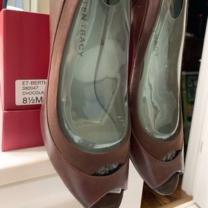 Ellen Tracy brown peep toe heels size 8 1/2